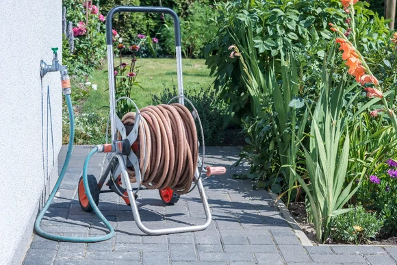 Gartenschlauch auf einem Schlauchwagen